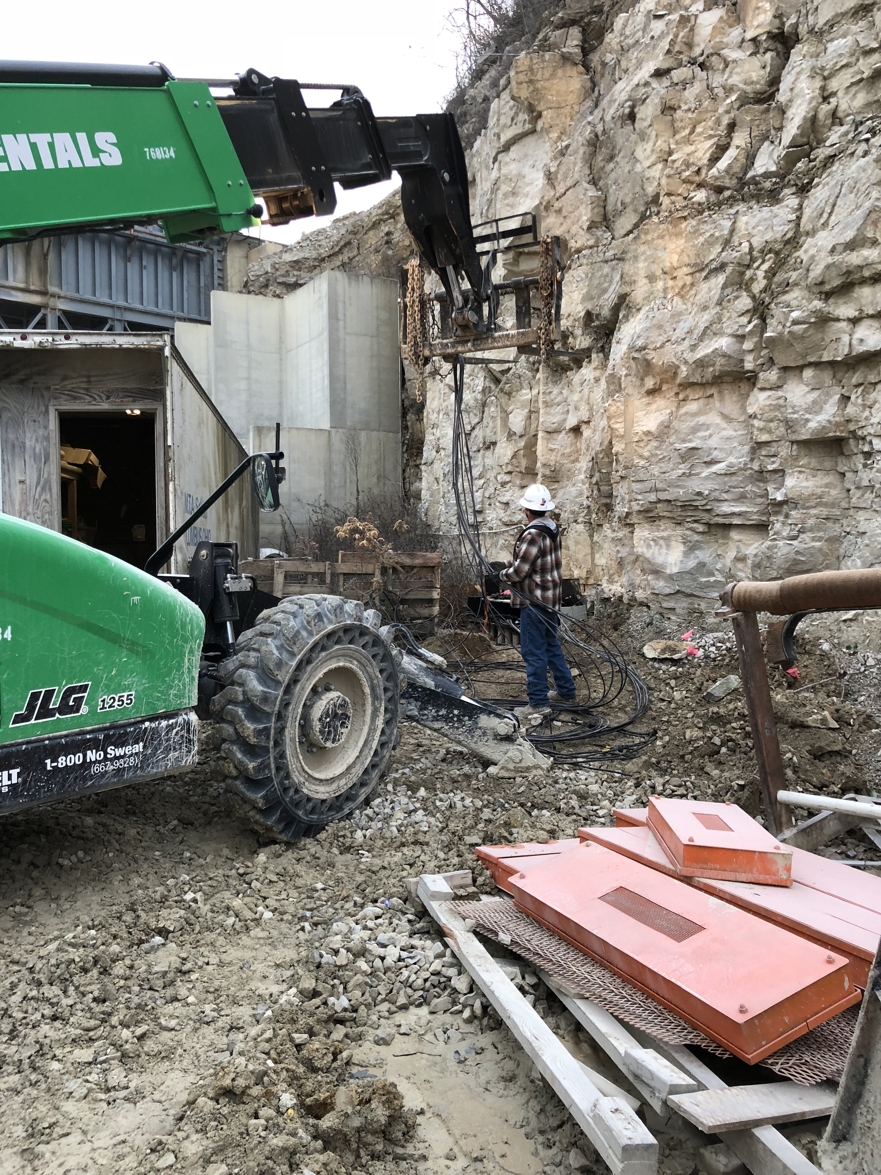 REMOVING BAD WIRES FROM JAW CRUSHER